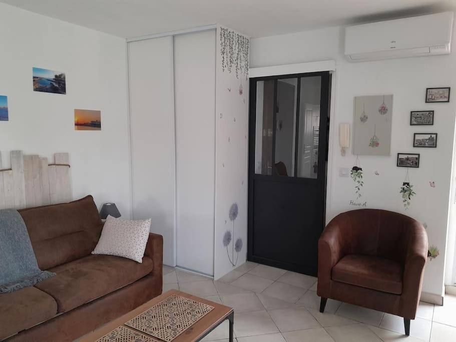 Charmant Studio Lumineux Avec Parking Prive Saint-Raphaël Exterior foto