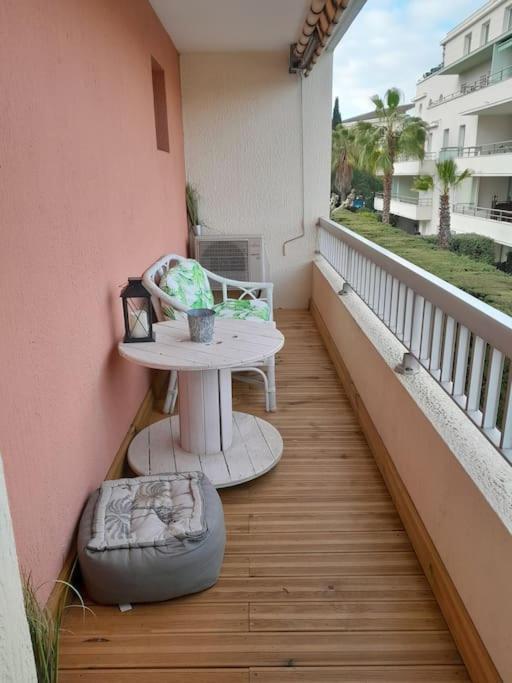 Charmant Studio Lumineux Avec Parking Prive Saint-Raphaël Exterior foto